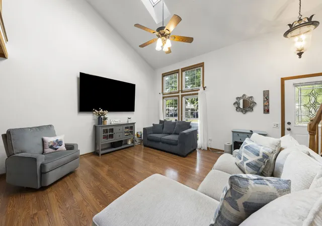 Photo 4 of Townhouse for sale at 14743 Lakeview Dr, Orland Park, IL 60462 | MLS# 12749419 | Listing updated on 2026-09-11
