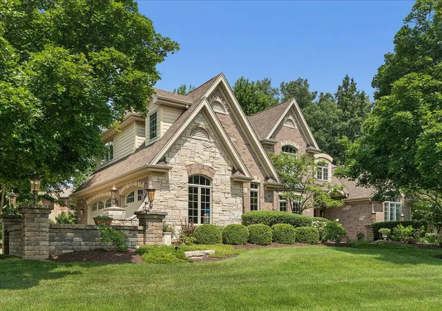 Photo 3 of Single family home for sale at 13600 Erin Dr, Homer Glen, IL 60491 | MLS# 12749434 | Listing updated on 2026-09-25