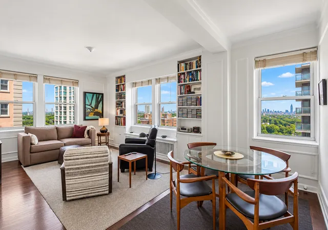 Photo 3 of Condo for sale at 5555 N Sheridan Rd #1215A, Chicago, IL 60640 | MLS# 12749535 | Listing updated on 2026-09-27