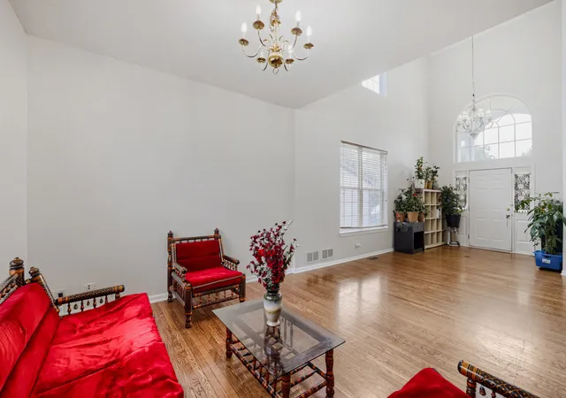Photo 3 of Single family home for sale at 16 Clover Cir, Streamwood, IL 60107 | MLS# 12749543 | Listing updated on 2026-09-11