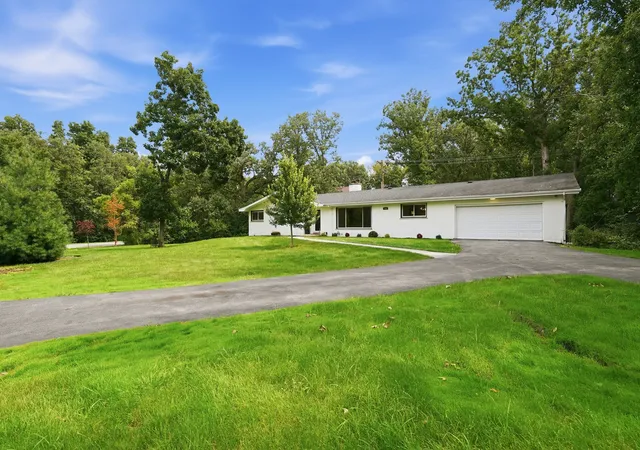 Photo 2 of Single family home for sale at 3585 Beckwith Ln, Crete, IL 60417 | MLS# 12749576 | Listing updated on 2026-10-06