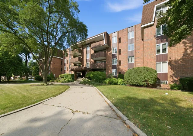 Photo 2 of Condo for sale at 120 S Spruce Ave #307, Wood Dale, IL 60191 | MLS# 12749656 | Listing updated on 2026-09-14