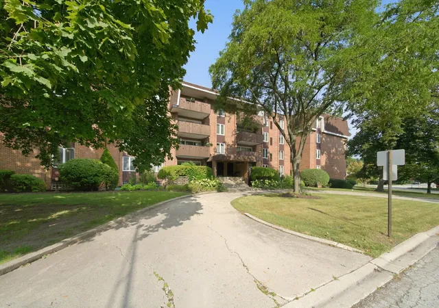 Photo 3 of Condo for sale at 120 S Spruce Ave #307, Wood Dale, IL 60191 | MLS# 12749656 | Listing updated on 2026-09-14