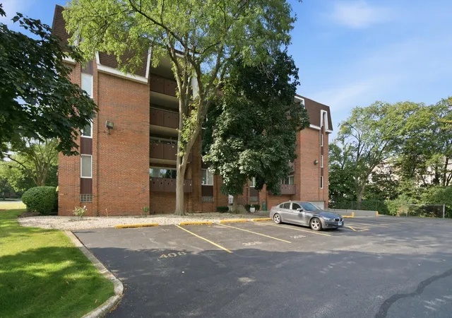 Photo 4 of Condo for sale at 120 S Spruce Ave #307, Wood Dale, IL 60191 | MLS# 12749656 | Listing updated on 2026-09-14