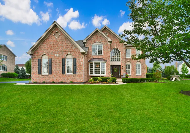 Photo 1 of Single family home for sale at 8 Prairie Landings Ct, Hawthorn Woods, IL 60047 | MLS# 12749670 | Listing updated on 2026-09-11