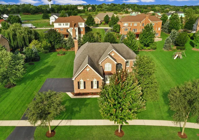 Photo 3 of Single family home for sale at 8 Prairie Landings Ct, Hawthorn Woods, IL 60047 | MLS# 12749670 | Listing updated on 2026-09-11