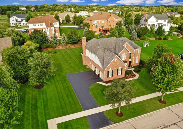 Photo 3 of Single family home for sale at 8 Prairie Landings Ct, Hawthorn Woods, IL 60047 | MLS# 12749670 | Listing updated on 2026-09-11