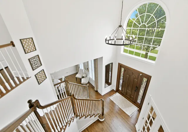 Photo 4 of Single family home for sale at 8 Prairie Landings Ct, Hawthorn Woods, IL 60047 | MLS# 12749670 | Listing updated on 2026-09-11