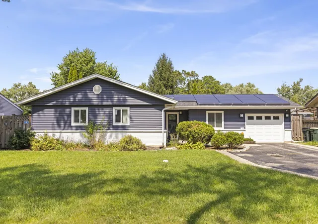 Photo 1 of Single family home for sale at 724 E Baldwin Rd, Palatine, IL 60074 | MLS# 12749696 | Listing updated on 2026-09-24