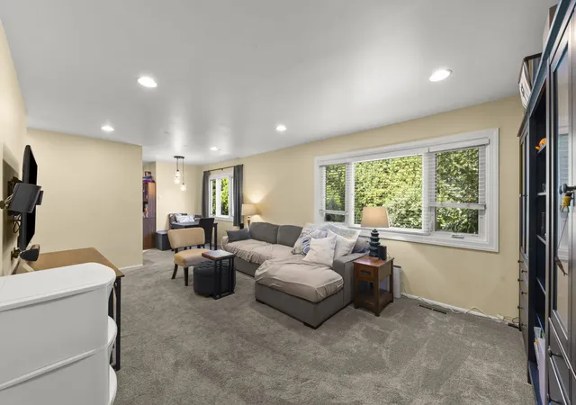 Photo 2 of Single family home for sale at 724 E Baldwin Rd, Palatine, IL 60074 | MLS# 12749696 | Listing updated on 2026-09-24