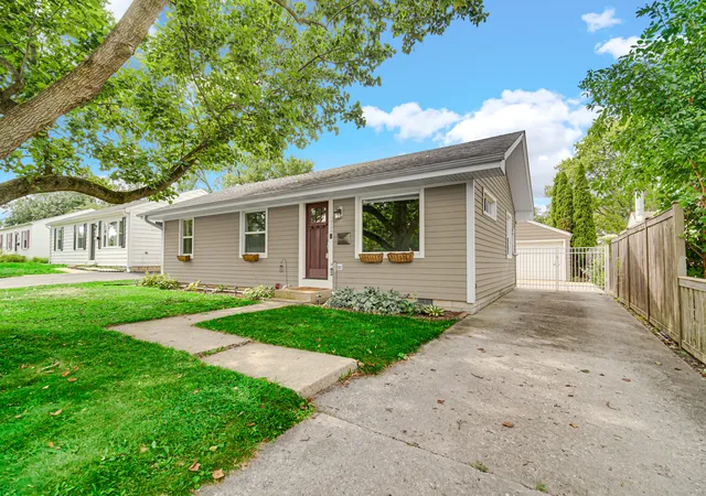 Photo 2 of Single family home for sale at 1106 Sumner St, Wheaton, IL 60189 | MLS# 12749700 | Listing updated on 2026-09-15