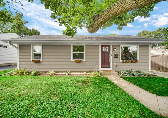 Photo 3 of Single family home for sale at 1106 Sumner St, Wheaton, IL 60189 | MLS# 12749700 | Listing updated on 2026-09-15
