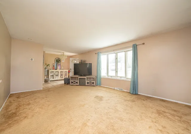 Photo 2 of Single family home for sale at 1126 Harvest Dr, Shorewood, IL 60404 | MLS# 12749702 | Listing updated on 2026-09-10