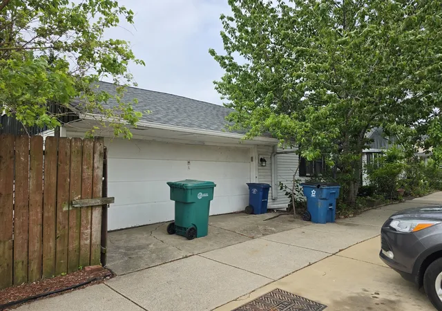 Photo 4 of Single family home for sale at 7601 Laramie Ave, Burbank, IL 60459 | MLS# 12749778 | Listing updated on 2026-09-24