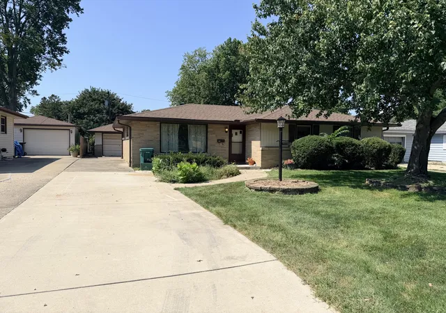 Photo 1 of Single family home for sale at 1113 Lincoln Ave, Ottawa, IL 61350 | MLS# 12749863 | Listing updated on 2026-09-10