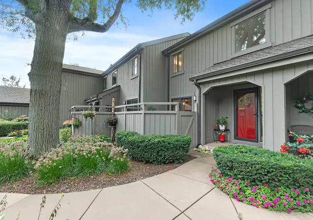 Townhouse for sale at 404 Shoreline Rd #298, Lake Barrington, IL 60010 | MLS# 12749982