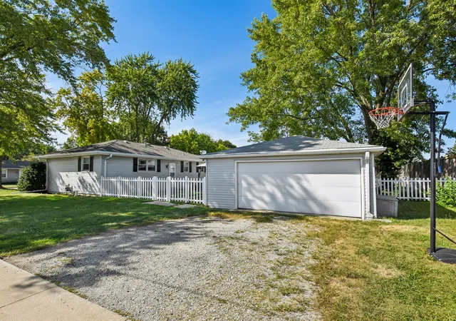 Photo 3 of Single family home for sale at 101 Newton Dr, Morris, IL 60450 | MLS# 12749988 | Listing updated on 2026-09-15
