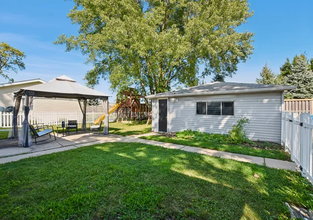 Photo 4 of Single family home for sale at 101 Newton Dr, Morris, IL 60450 | MLS# 12749988 | Listing updated on 2026-09-15