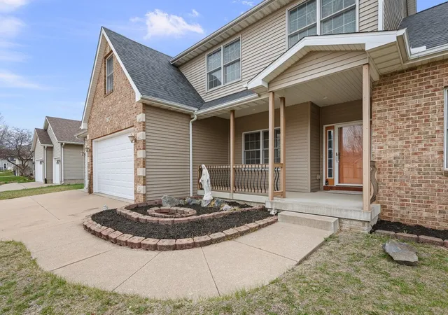 Photo 2 of Single family home for sale at 1338 W 61st Street, Davenport, IA 52806 | MLS# 12749995 | Listing updated on 2026-10-22