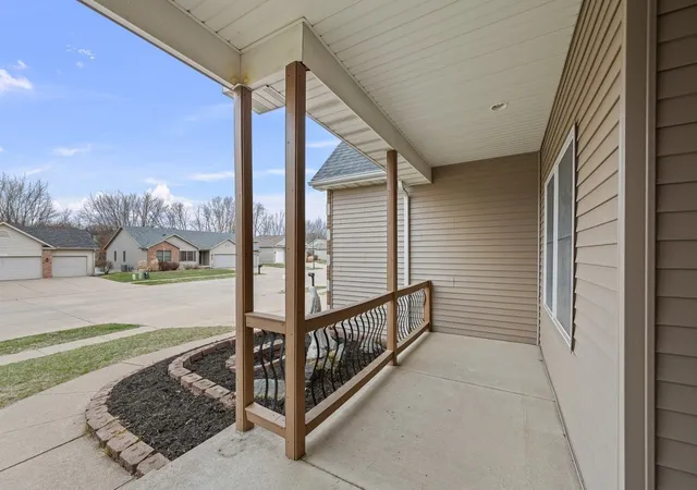 Photo 4 of Single family home for sale at 1338 W 61st Street, Davenport, IA 52806 | MLS# 12749995 | Listing updated on 2026-10-22