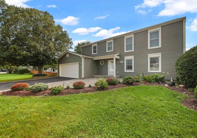 Photo 3 of Single family home for sale at 2443 Lawson Blvd, Gurnee, IL 60031 | MLS# 12750003 | Listing updated on 2026-09-15