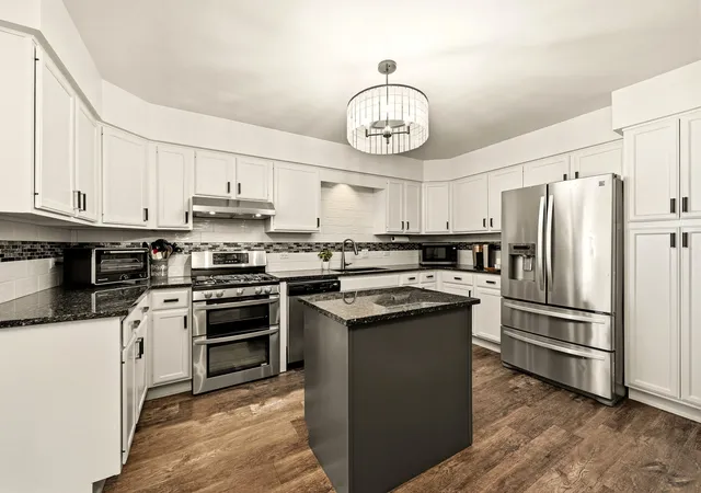 Photo 3 of Townhouse for sale at 365 Inner Cir Dr, Bolingbrook, IL 60490 | MLS# 12750013 | Listing updated on 2026-09-15