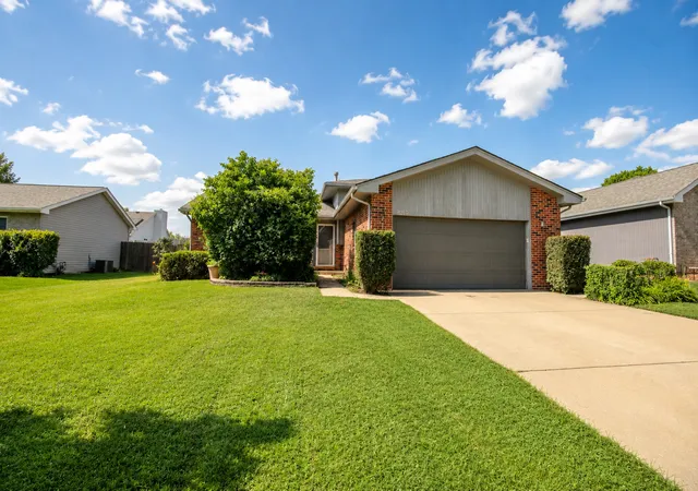 Photo 1 of Single family home for sale at 2212 Susanna Way, Crest Hill, IL 60403 | MLS# 12750091 | Listing updated on 2026-09-14