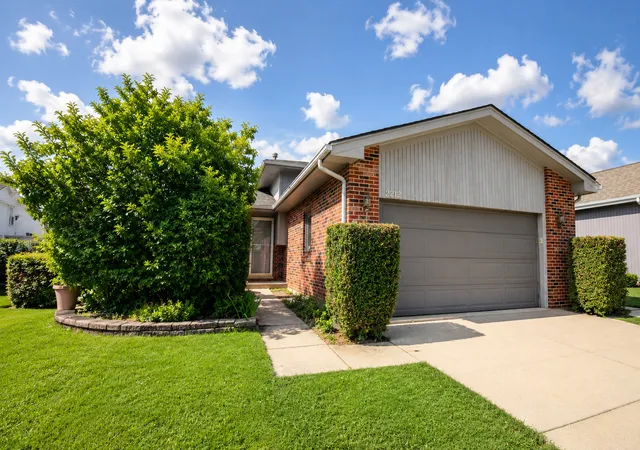 Photo 2 of Single family home for sale at 2212 Susanna Way, Crest Hill, IL 60403 | MLS# 12750091 | Listing updated on 2026-09-14