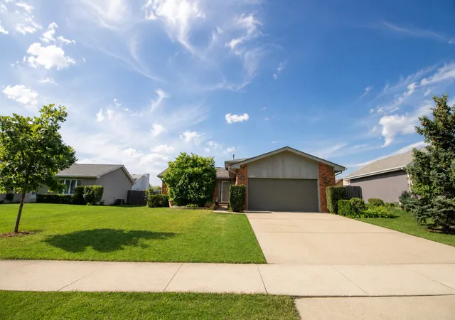 Photo 3 of Single family home for sale at 2212 Susanna Way, Crest Hill, IL 60403 | MLS# 12750091 | Listing updated on 2026-09-14