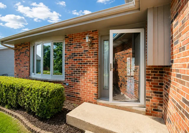 Photo 3 of Single family home for sale at 2212 Susanna Way, Crest Hill, IL 60403 | MLS# 12750091 | Listing updated on 2026-09-14
