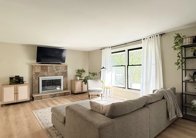 Photo 3 of Single family home for sale at 546 S Stuart Ln, Palatine, IL 60067 | MLS# 12750096 | Listing updated on 2026-09-17
