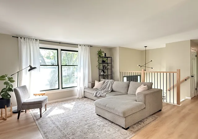 Photo 4 of Single family home for sale at 546 S Stuart Ln, Palatine, IL 60067 | MLS# 12750096 | Listing updated on 2026-09-17