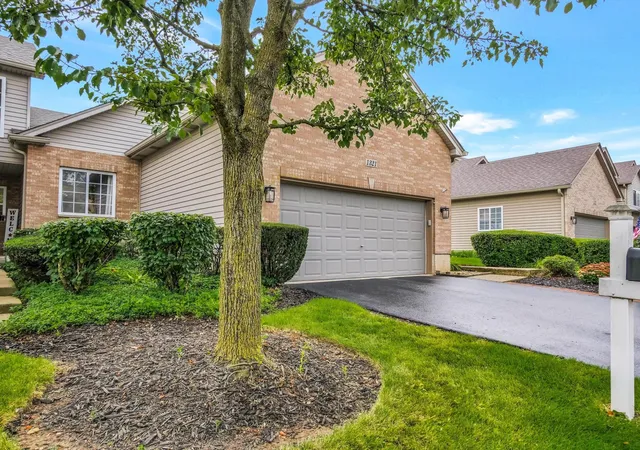 Photo 1 of Townhouse for sale at 1321 Dancing Bear Ln, Elgin, IL 60120 | MLS# 12750163 | Listing updated on 2026-09-11