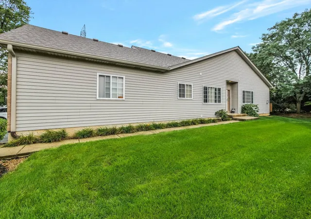 Photo 3 of Townhouse for sale at 1321 Dancing Bear Ln, Elgin, IL 60120 | MLS# 12750163 | Listing updated on 2026-09-11