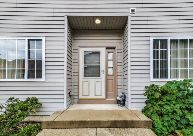 Photo 3 of Townhouse for sale at 1321 Dancing Bear Ln, Elgin, IL 60120 | MLS# 12750163 | Listing updated on 2026-09-11