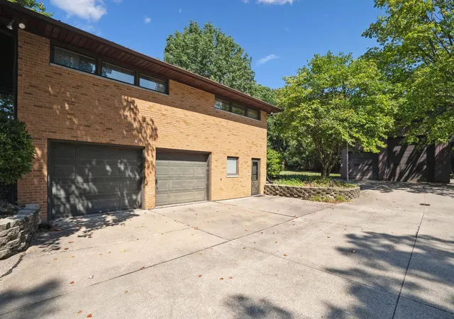 Photo 3 of Single family home for sale at 3310 Archer Dr, East Moline, IL 61244 | MLS# 12750437 | Listing updated on 2026-09-10