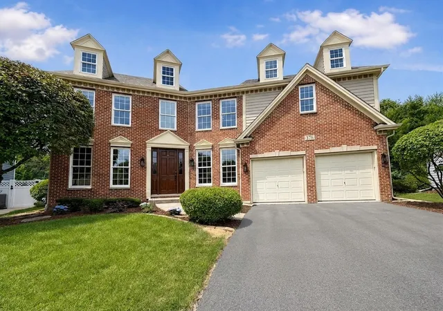 Photo 1 of Single family home for sale at 376 Amy Ct, Glen Ellyn, IL 60137 | MLS# 12750447 | Listing updated on 2026-09-15