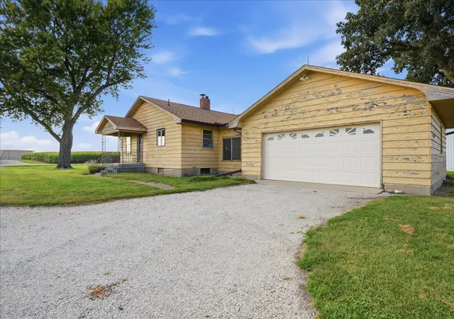 Photo 3 of Single family home for sale at 2032 County Rd 2400 E, Minonk, IL 61760 | MLS# 12750531 | Listing updated on 2026-09-11