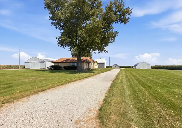 Photo 3 of Single family home for sale at 2032 County Rd 2400 E, Minonk, IL 61760 | MLS# 12750531 | Listing updated on 2026-09-11
