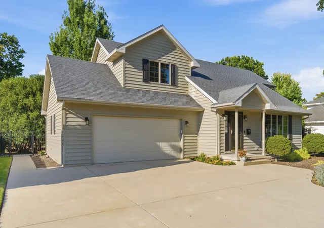 Photo 1 of Single family home for sale at 701 Edwards Ave, Lasalle, IL 61301 | MLS# 12750599 | Listing updated on 2026-09-18