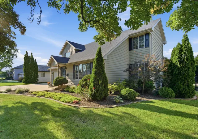 Photo 2 of Single family home for sale at 701 Edwards Ave, Lasalle, IL 61301 | MLS# 12750599 | Listing updated on 2026-09-18