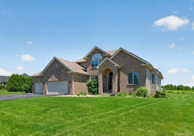 Photo 1 of Single family home for sale at 129 Titleist Trl, Poplar Grove, IL 61065 | MLS# 12750614 | Listing updated on 2026-09-24