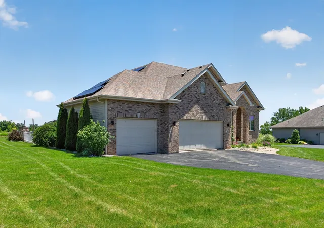 Photo 2 of Single family home for sale at 129 Titleist Trl, Poplar Grove, IL 61065 | MLS# 12750614 | Listing updated on 2026-09-24