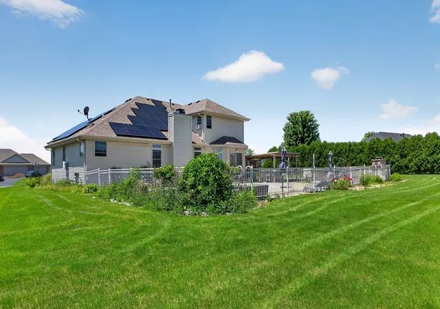 Photo 3 of Single family home for sale at 129 Titleist Trl, Poplar Grove, IL 61065 | MLS# 12750614 | Listing updated on 2026-09-24