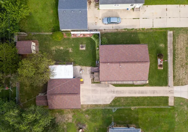Photo 3 of Sale Pending at 210 E Greenview Ave, Machesney Park, IL 61115 | MLS# 12750626 | Listing updated on 2026-09-12