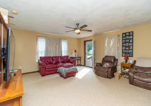 Photo 4 of Sale Pending at 210 E Greenview Ave, Machesney Park, IL 61115 | MLS# 12750626 | Listing updated on 2026-09-12