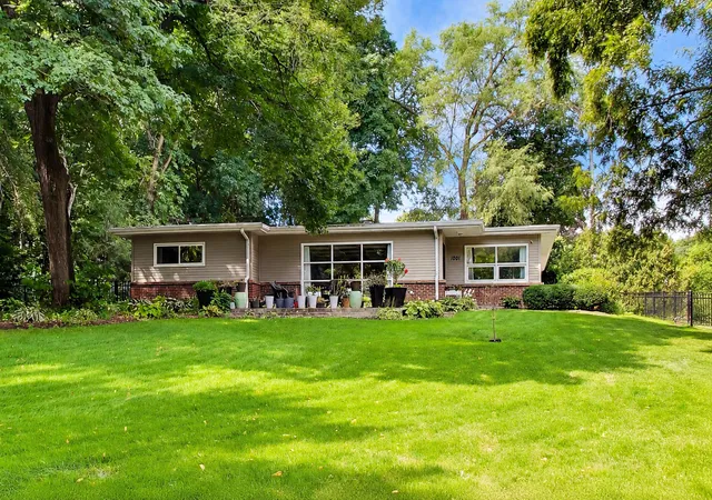 Photo 1 of Single family home for sale at 1001 Geneva Rd, St. Charles, IL 60174 | MLS# 12750654 | Listing updated on 2026-09-11
