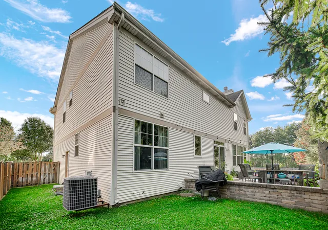 Photo 3 of Single family home for sale at 385 Post Oak Cir, West Chicago, IL 60185 | MLS# 12750666 | Listing updated on 2026-10-29