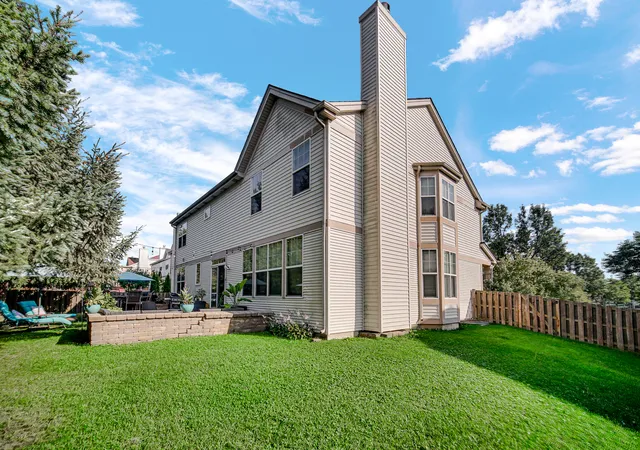 Photo 4 of Single family home for sale at 385 Post Oak Cir, West Chicago, IL 60185 | MLS# 12750666 | Listing updated on 2026-10-29