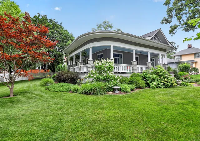 Photo 3 of Sale Pending at 4744 Middaugh Ave, Downers Grove, IL 60515 | MLS# 12750675 | Listing updated on 2026-10-01